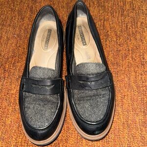 Women’s Clark’s Loafers. 7.5